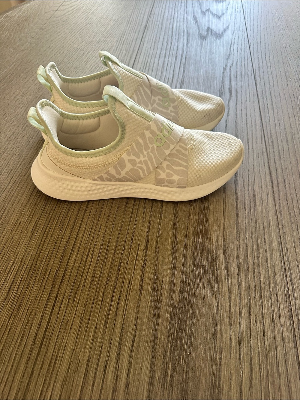 adidas Cloudfoam Comfort Cross Strap Slip On Sneakers Size 8 Cream